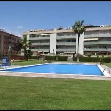 Riu - Apartamento En Primera Linea De Mar Con Piscina Cubelles Bagian luar foto