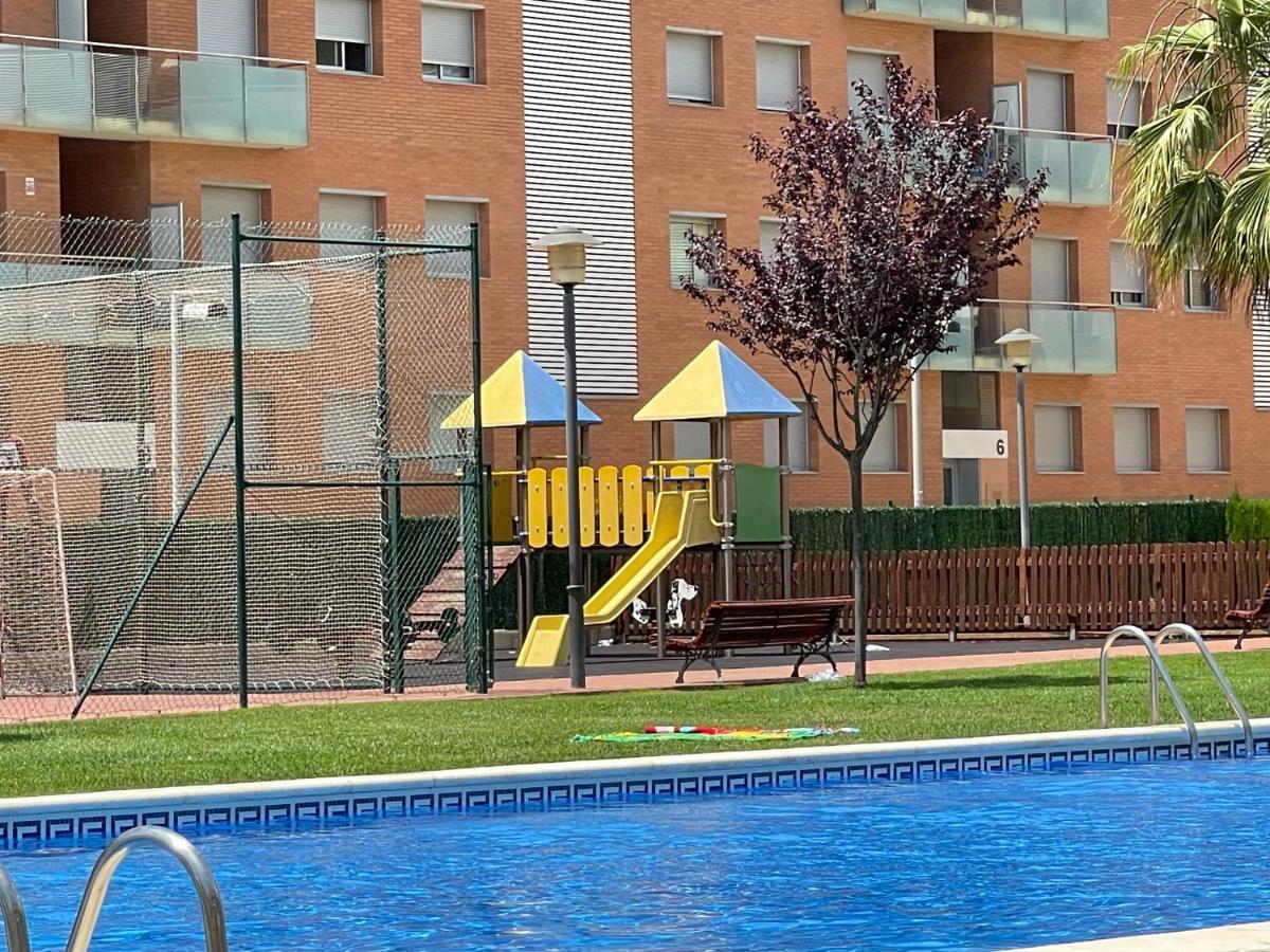 Riu - Apartamento En Primera Linea De Mar Con Piscina Cubelles Bagian luar foto